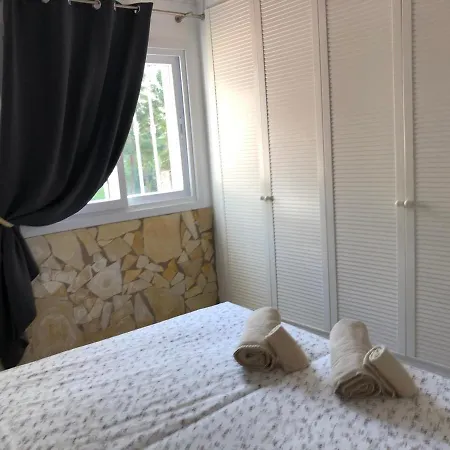 Apartamento Con Piscina Y Wifi En La Caleta Apartment *