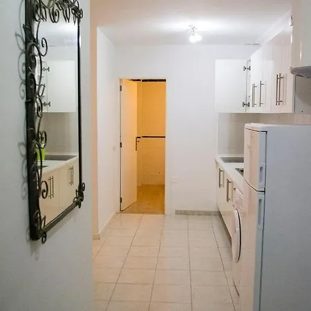 Apartamento Con Piscina Y Wifi En La Caleta Apartment *